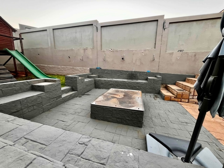 4 Bedroom Property for Sale in Boschdal North West